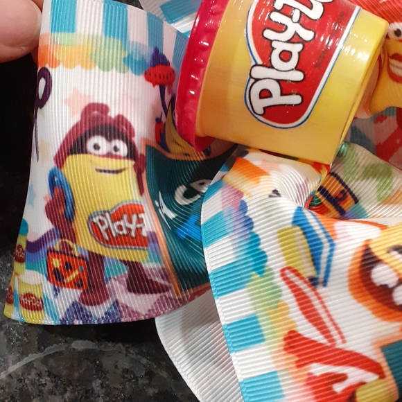 Boutique style bow. Multicolor play doh theme - Picture 4 of 5